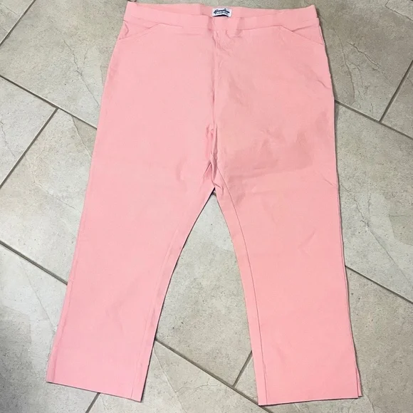 Pink capris - Picture 1 of 4